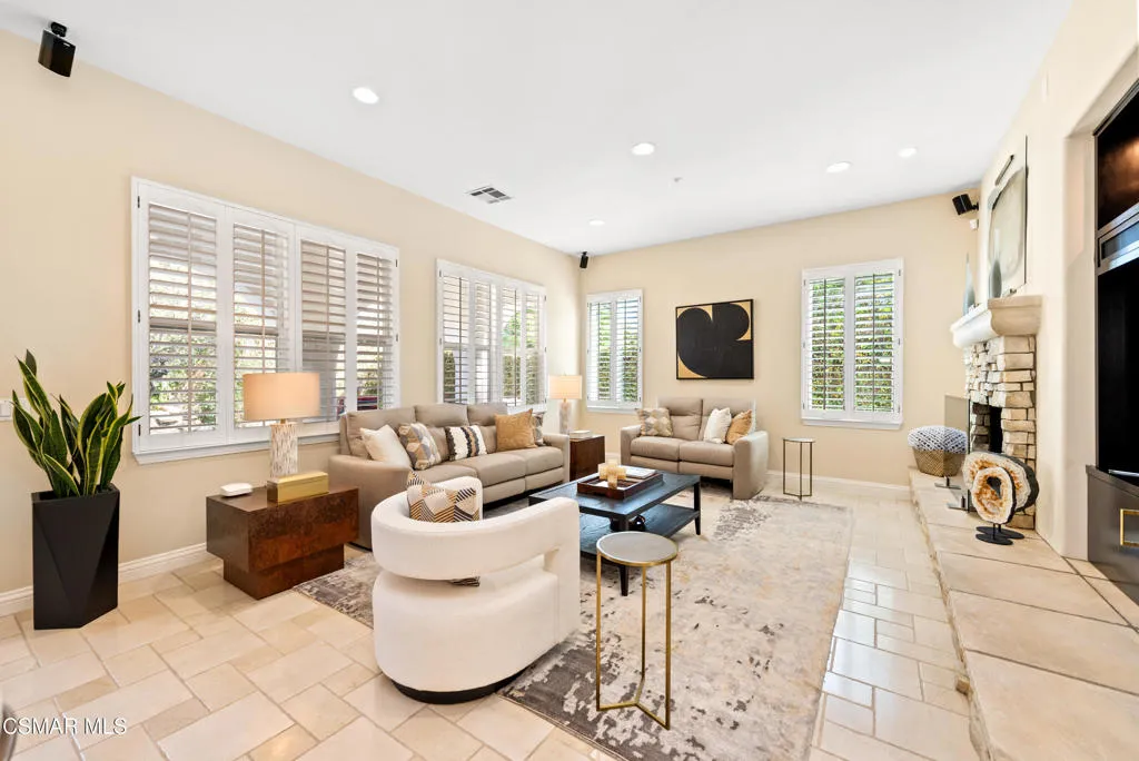 1008 N Country Club Drive, Simi Valley, California 93065 home-pic-7